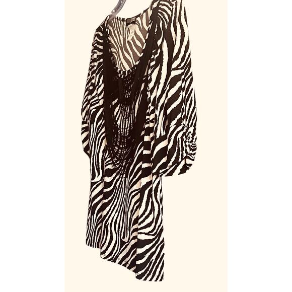 J.T.B. SHORT SLV PULL-OVER RND NECK FRINGE BLOUSE, WOMENS, L, BLACK & TAN ANIMAL - Picture 4 of 9